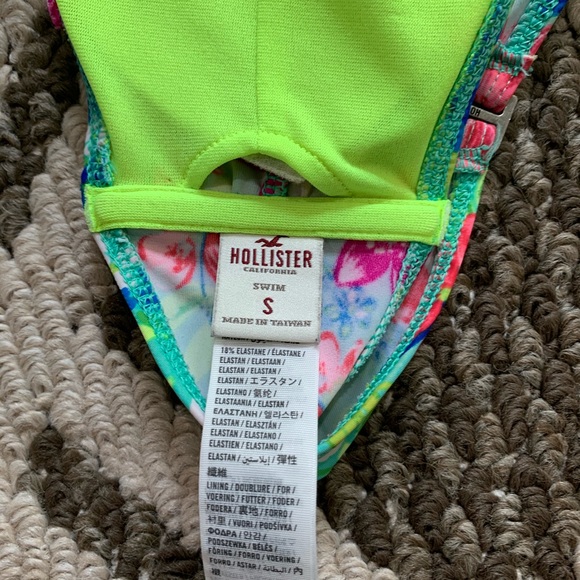 🌟Hollister Strapless Bikini Top - Picture 5 of 5